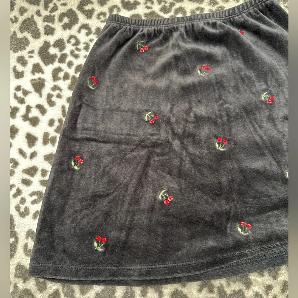 2002 Gymboree Velvet Skirt in Black with Sequin Cherry Print Size 5